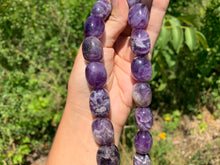 Charger l'image dans la galerie, Perles en améthyste chevrons, galet de taille moyenne