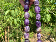 Charger l'image dans la galerie, Perles en améthyste chevrons, galet de taille moyenne