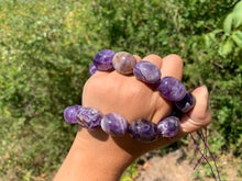Charger l'image dans la galerie, Perles en améthyste chevrons, galet de taille moyenne