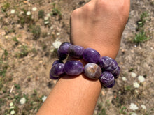 Charger l'image dans la galerie, Perles en améthyste chevrons, galet de taille moyenne