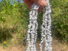 Charger l'image dans la galerie, Perles en howlite, forme chips
