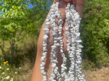 Charger l'image dans la galerie, Perles en howlite, forme chips