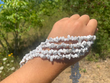 Charger l'image dans la galerie, Perles en howlite, forme chips