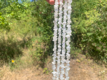 Charger l'image dans la galerie, Perles en labradorite blanche, forme chips