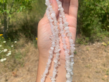 Charger l'image dans la galerie, Perles en labradorite blanche, forme chips