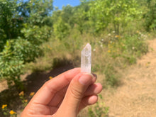 Charger l'image dans la galerie, Cristal de roche, pointe brut, taille moyenne