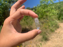 Charger l'image dans la galerie, Cristal de roche, pointe brut, taille moyenne