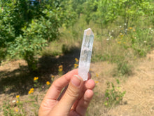 Charger l'image dans la galerie, Cristal de roche, brut, pointe "grande" taille