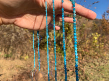 Charger l'image dans la galerie, Perles en apatite facettées entre 2 et 4mm