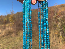 Charger l'image dans la galerie, Perles en apatite facettées entre 2 et 4mm