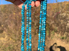Charger l'image dans la galerie, Perles en apatite facettées entre 2 et 4mm