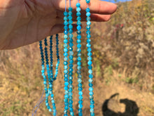 Charger l'image dans la galerie, Perles en apatite facettées entre 2 et 4mm