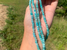 Charger l'image dans la galerie, Perles en amazonite, forme carré facetté
