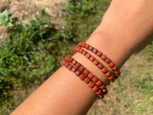 Charger l'image dans la galerie, Perles en jaspe rouge, forme carré facetté