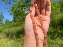 Charger l'image dans la galerie, Perles en pierre de soleil, forme carré