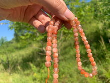 Charger l'image dans la galerie, Perles en pierre de soleil, forme carré