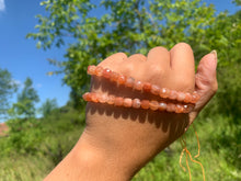 Charger l'image dans la galerie, Perles en pierre de soleil, forme carré