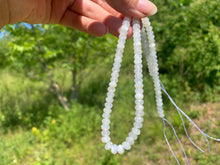 Charger l'image dans la galerie, Perles en pierre de lune blanche, disque facetté