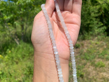 Charger l'image dans la galerie, Perles en pierre de lune blanche, disque facetté