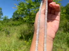 Charger l'image dans la galerie, Perles en pierre de lune blanche, disque facetté