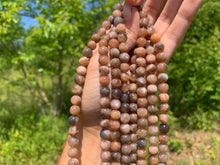 Charger l'image dans la galerie, Perles en microcline entre 4 et 10mm