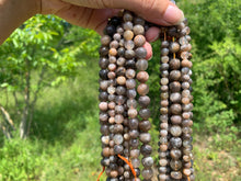 Charger l'image dans la galerie, Perles en microcline entre 6 et 10mm