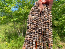 Charger l'image dans la galerie, Perles en microcline entre 6 et 10mm