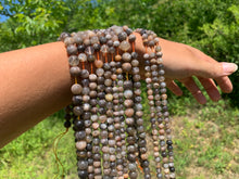 Charger l'image dans la galerie, Perles en microcline entre 6 et 10mm