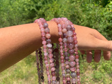 Charger l'image dans la galerie, Perles en quartz avec inclusions de piémontite entre 6 et 10mm QPT