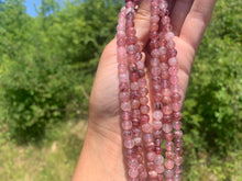 Charger l'image dans la galerie, Perles en quartz avec inclusions de piémontite entre 6 et 10mm QPT