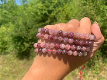 Charger l'image dans la galerie, Perles en quartz avec inclusions de piémontite entre 6 et 10mm QPT