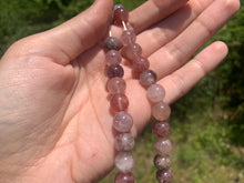 Charger l'image dans la galerie, Perles en quartz avec inclusions de piémontite entre 6 et 10mm QPT