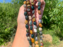 Charger l'image dans la galerie, Perles en jaspe océan, forme de petit galet