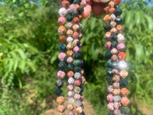 Charger l'image dans la galerie, Perles en jaspe océan, forme diamant entre 6 et 8mm