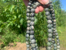 Charger l'image dans la galerie, Perles en chrysotile serpentine entre 4 et 10mm
