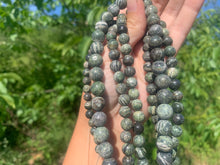Charger l'image dans la galerie, Perles en chrysotile serpentine entre 4 et 10mm