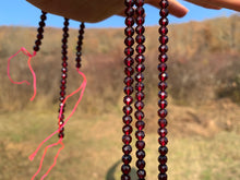 Charger l'image dans la galerie, Perles en grenat facettées 5mm