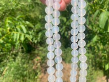 Charger l'image dans la galerie, Perles en agate blanche entre 2 et 14mm