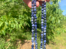 Charger l'image dans la galerie, Perles en sodalite, forme diamant entre 6 et 12mm