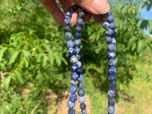 Charger l'image dans la galerie, Perles en sodalite, forme diamant entre 6 et 12mm