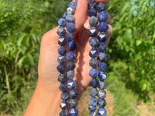 Charger l'image dans la galerie, Perles en sodalite, forme diamant entre 6 et 12mm