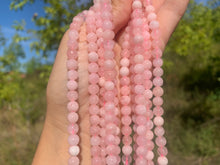 Charger l'image dans la galerie, Perles en morganite en 6 et 8mm