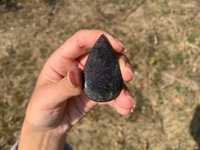 Charger l'image dans la galerie, VENDU Quartz avec inclusions de graphite 2