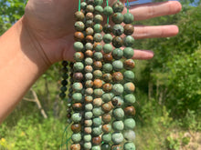Charger l'image dans la galerie, Perles en opale verte entre 6 et 10mm