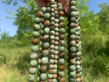 Charger l'image dans la galerie, Perles en opale verte entre 6 et 10mm