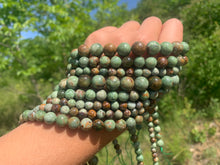 Charger l'image dans la galerie, Perles en opale verte entre 6 et 10mm