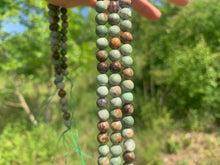 Charger l'image dans la galerie, Perles en opale verte entre 6 et 10mm