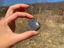 Charger l'image dans la galerie, Quartz avec inclusions de graphite 4