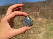 Charger l'image dans la galerie, Quartz avec inclusions de graphite 4