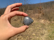Charger l'image dans la galerie, Quartz avec inclusions de graphite 4